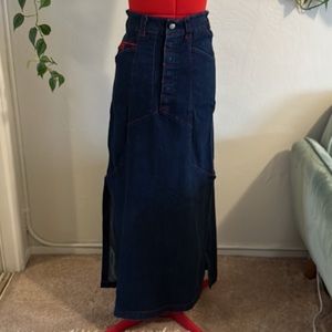 Snug vintage early 2000s long jean skirt